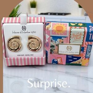 New In Gift Box House of Harlow 1960 Gold Swirl Shell Pierced Earrings Pearl